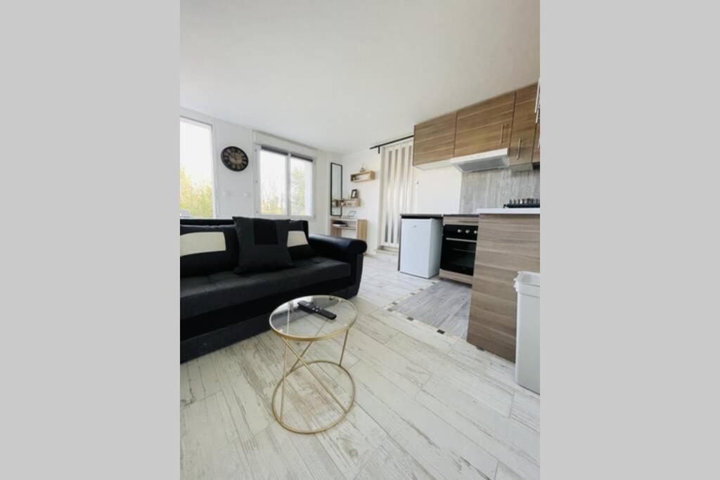 Ferienwohnung Apptment Cosy Avec Terrasse Et Parking Proche Rer Evry-Gregy-sur-Yerre Exterior foto